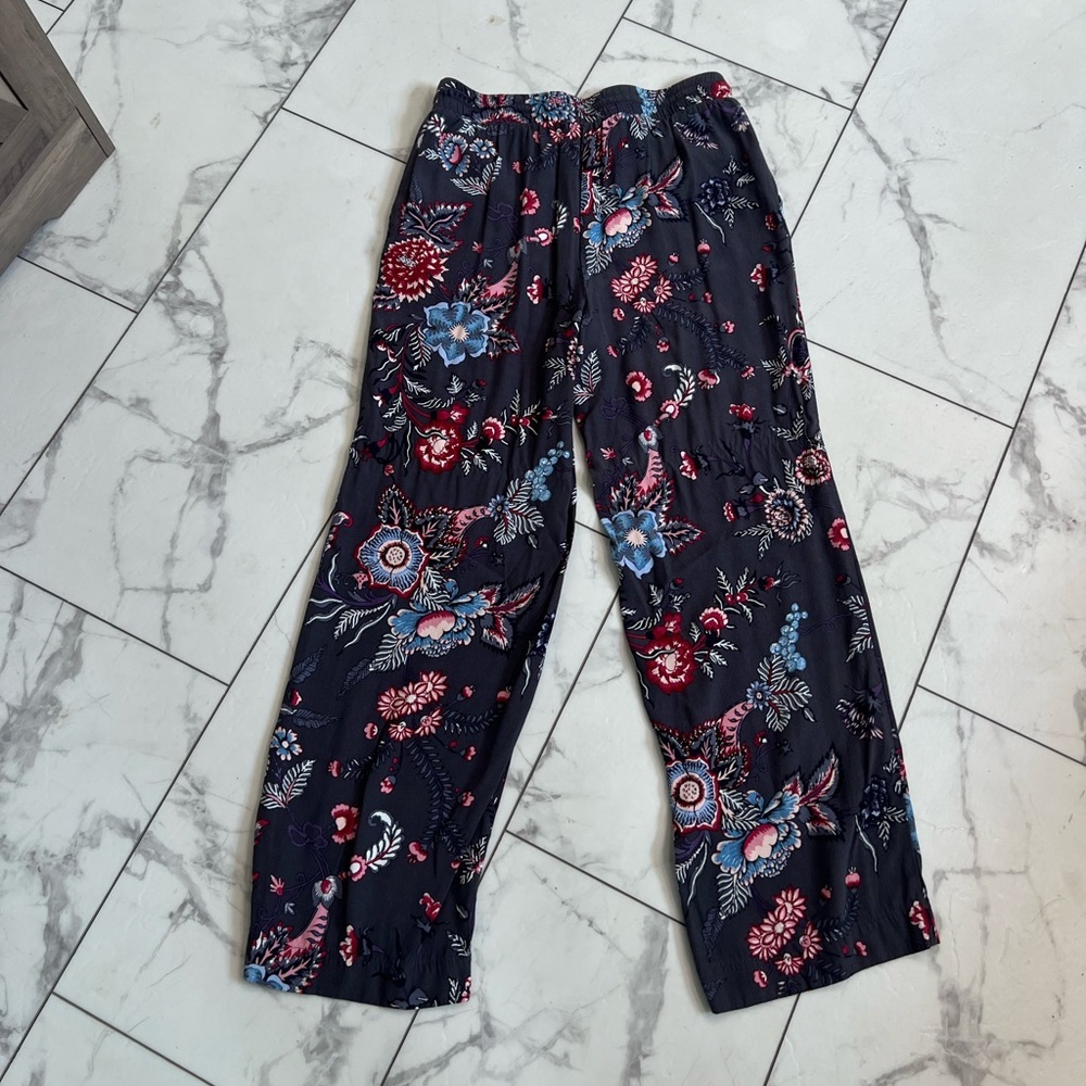LOFT Black and Red Casual Bottoms with Floral Print - Picture 4 of 4